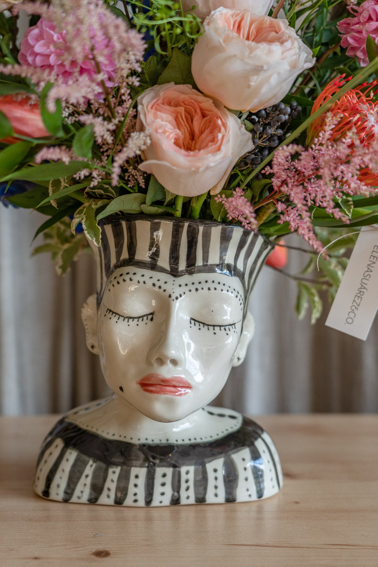 Titi con Flores Frescas 4