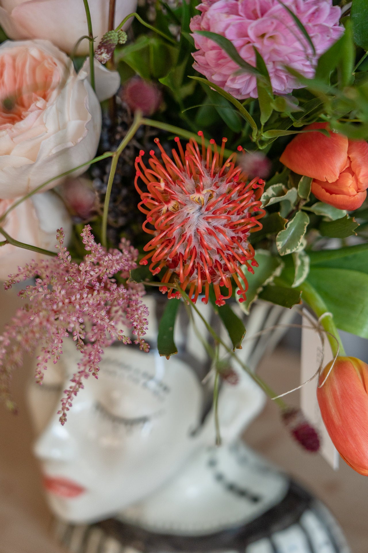 Titi con Flores Frescas 5