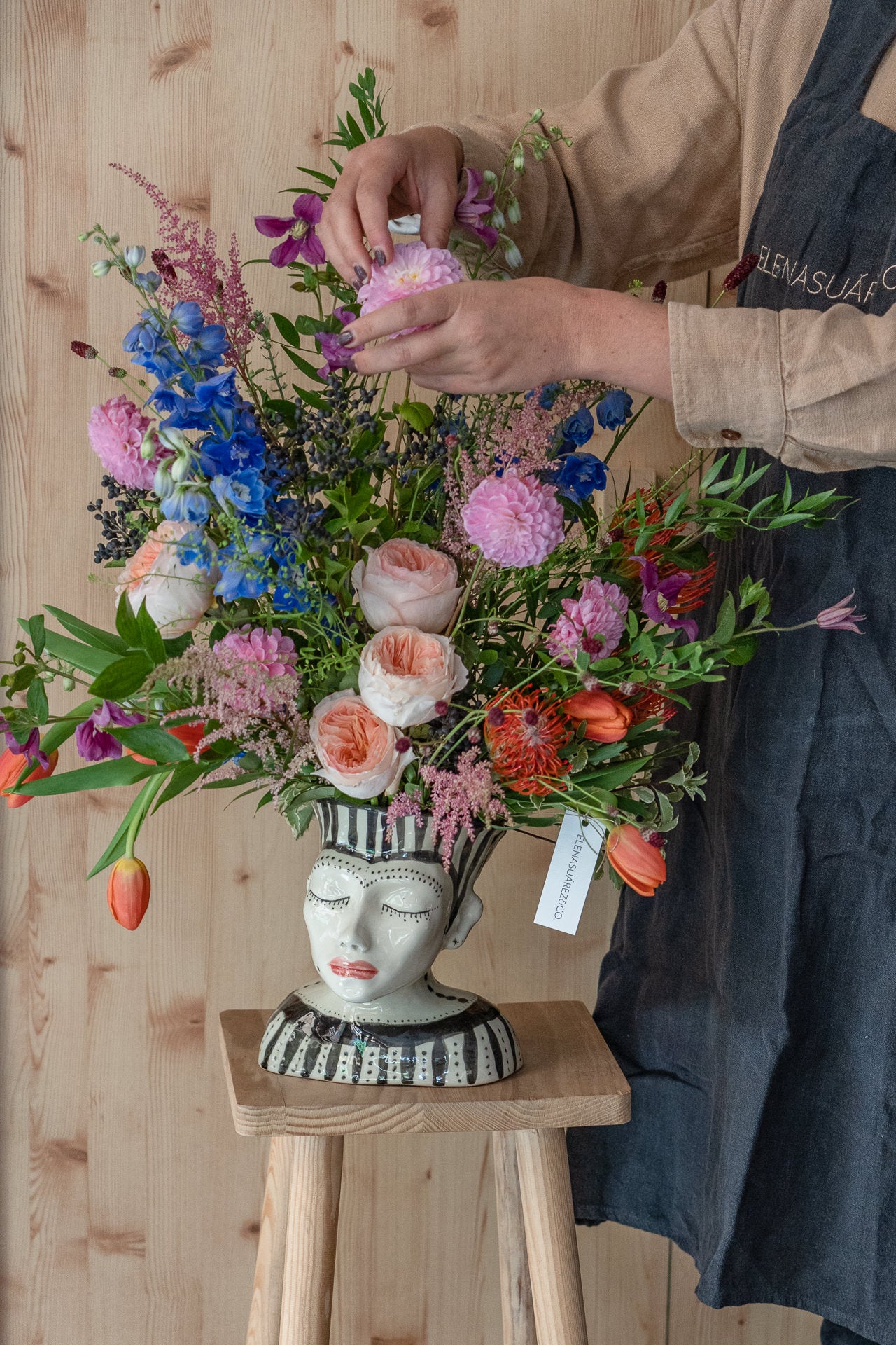 Titi con Flores Frescas 2