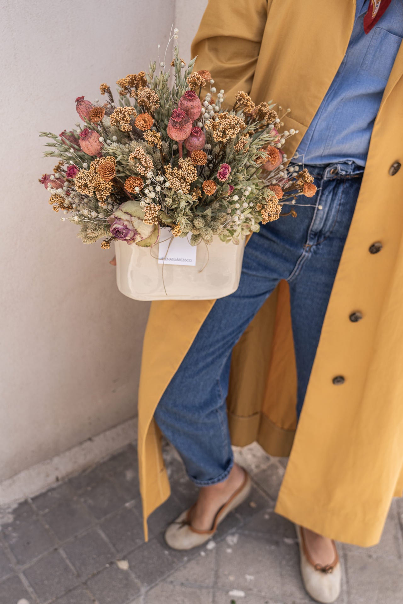 Jarrón Cerámico Ovalado con Flores Preservadas 5
