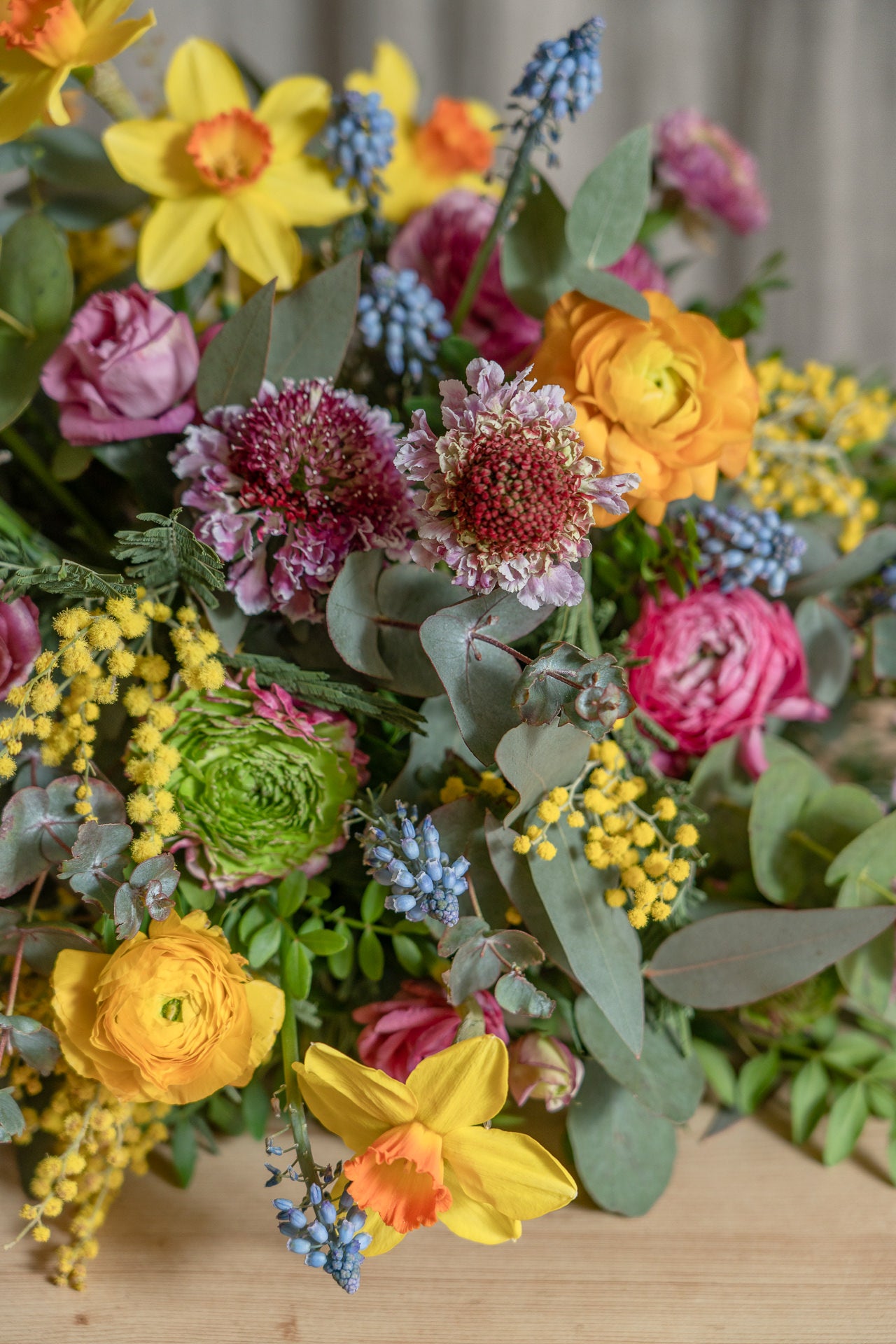 Centro de Mesa Alargado con Flores Frescas 2
