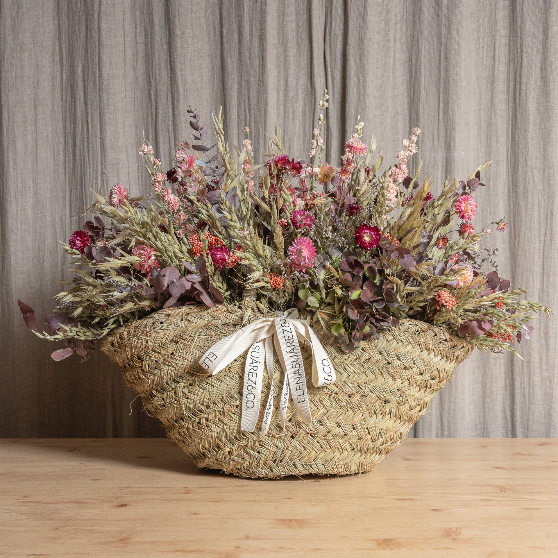 Capazo de Esparto con Flores Preservadas