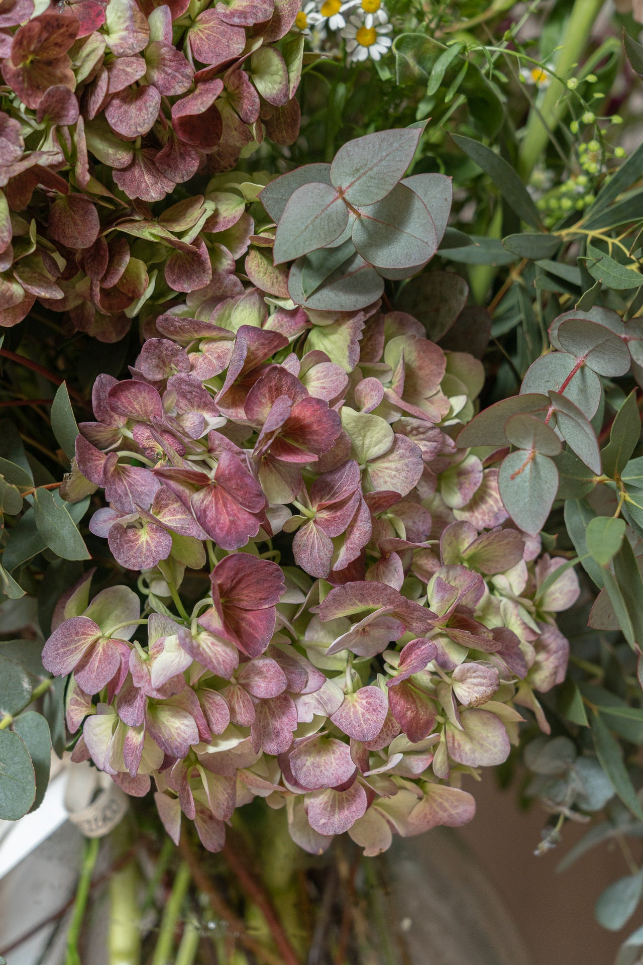 Jarrón Vidrio Reciclado con Flores Frescas 8