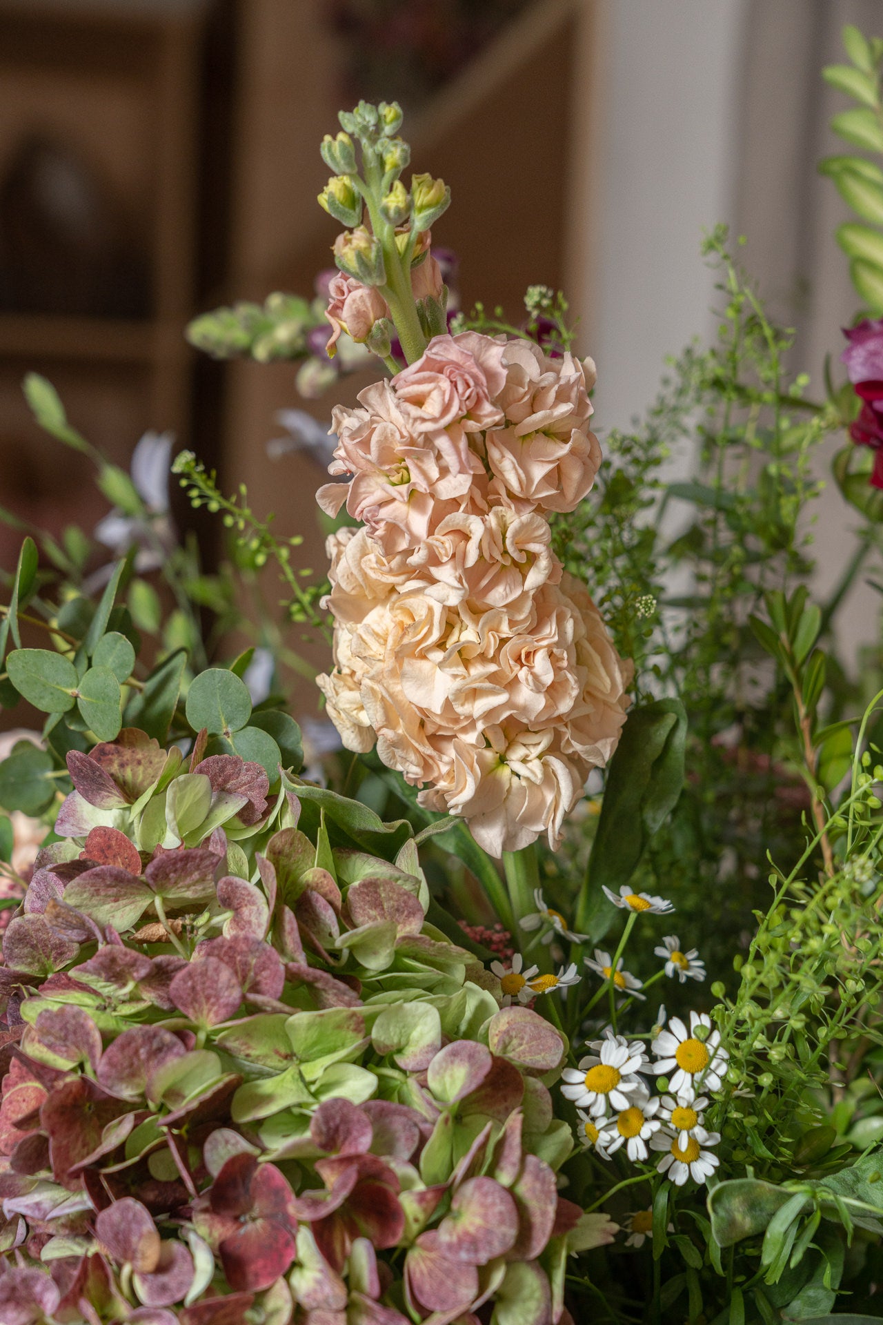 Jarrón Vidrio Reciclado con Flores Frescas 9