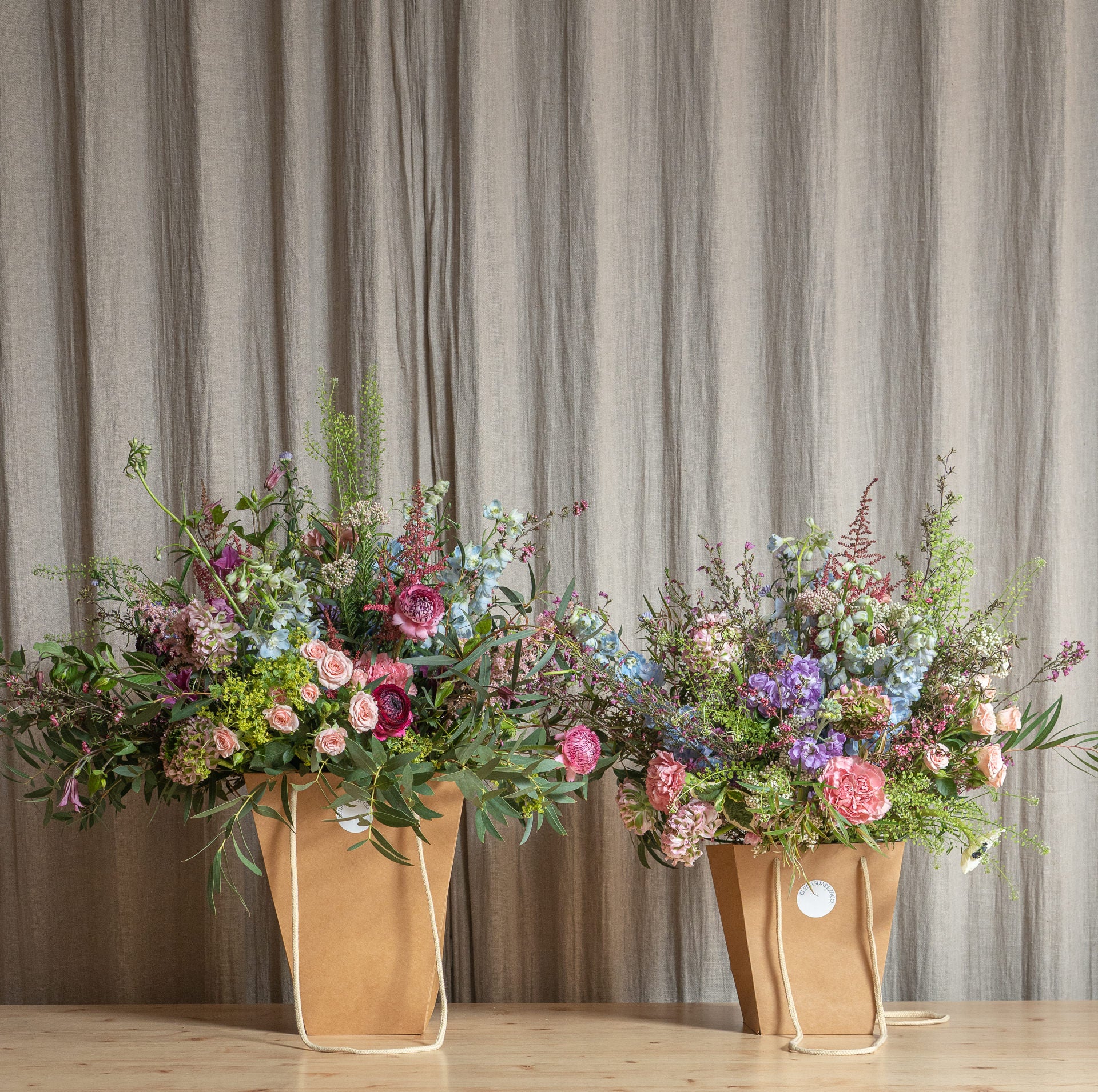 Bolsa con Flores en Tonos Variados