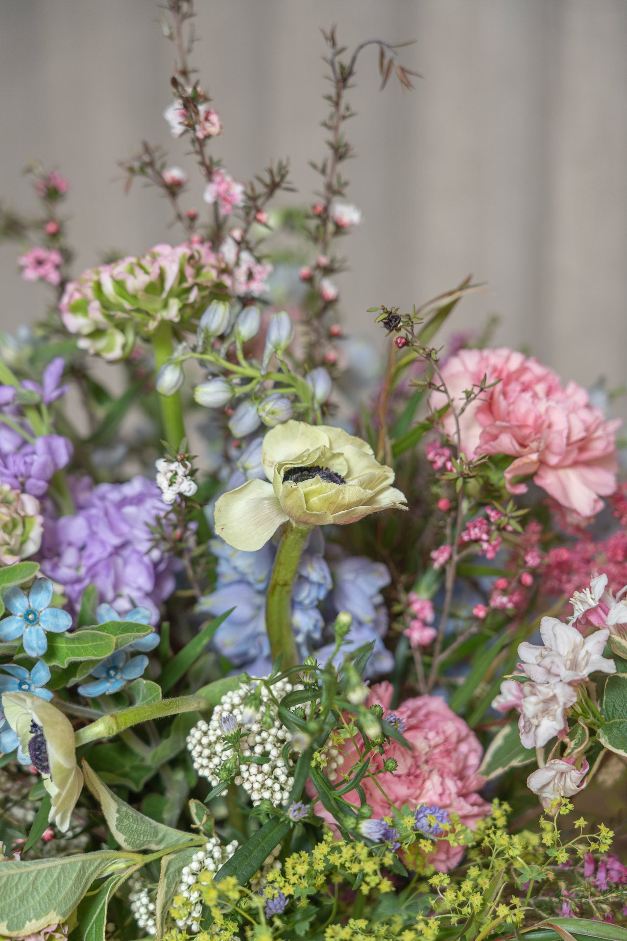 Caja de Madera con Flores Frescas 4