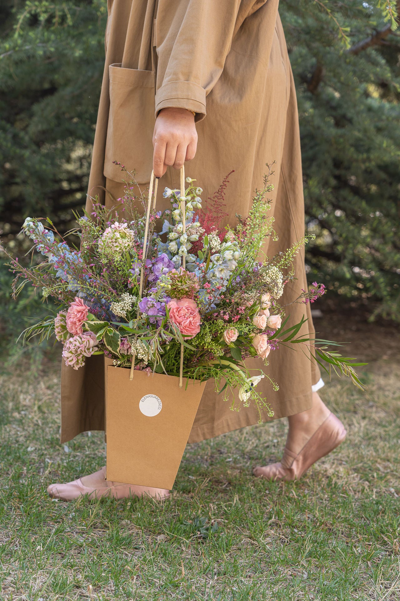 Bolsa con Flores en Tonos Variados 2