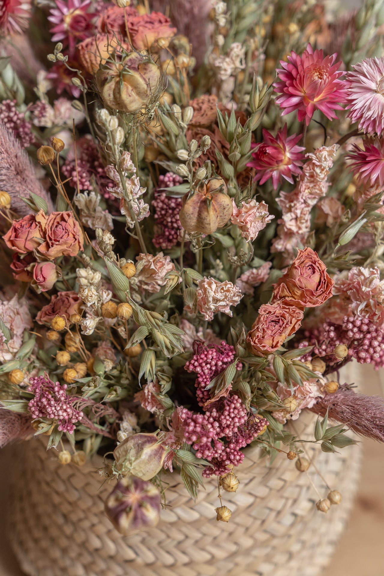 Cesto de Palma con Flores Preservadas 10