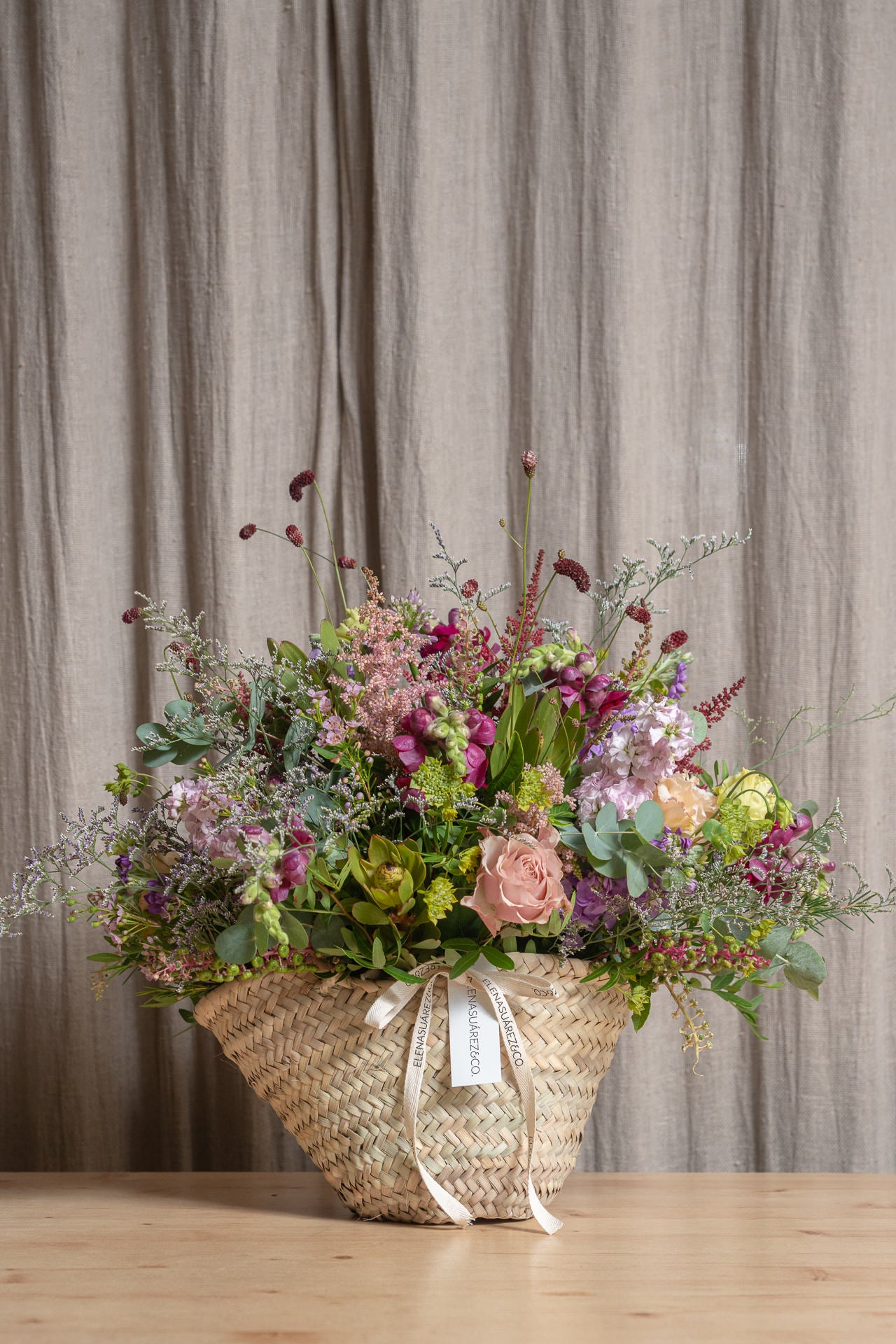 Cesto de Palma con Flores Frescas 7