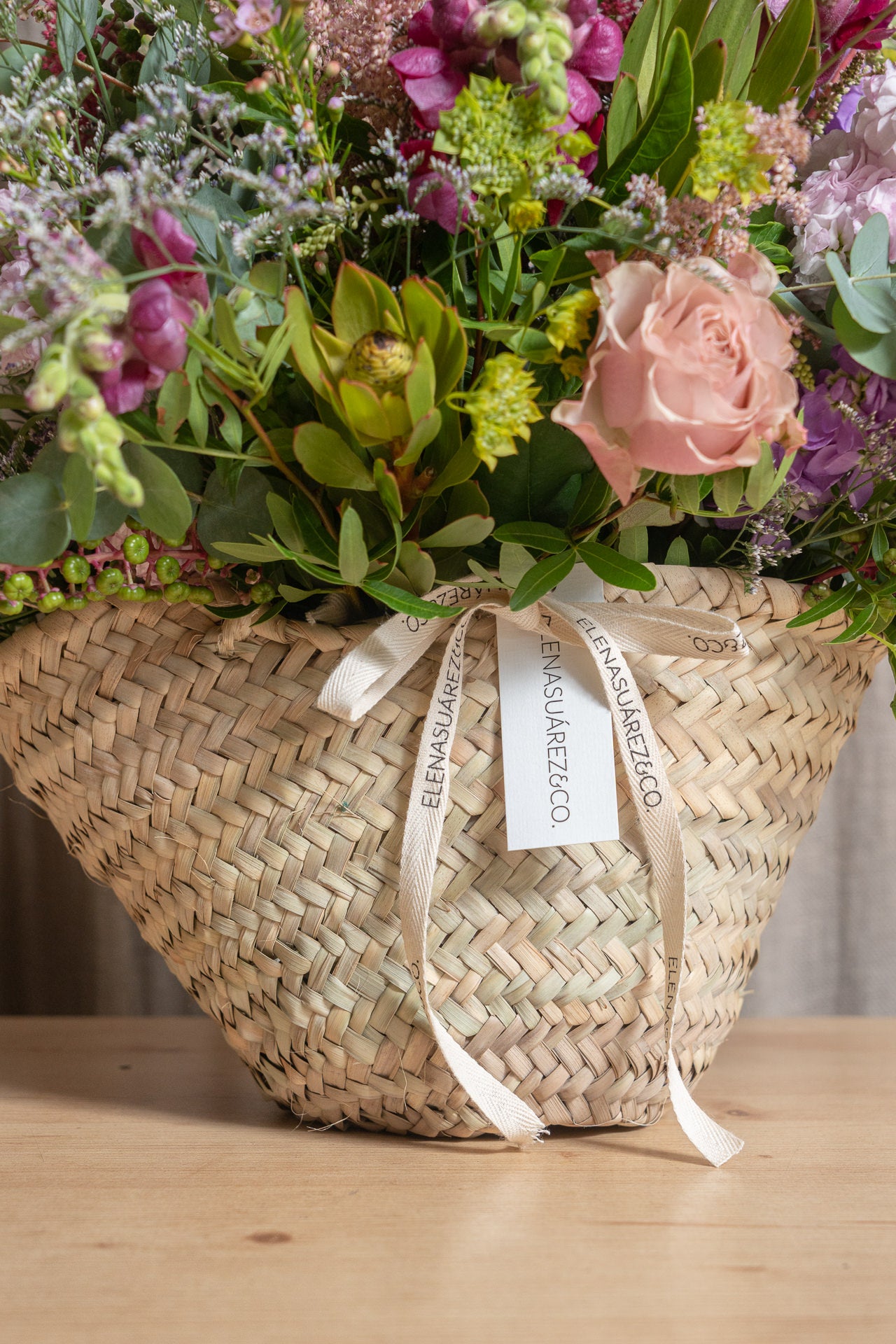 Cesto de Palma con Flores Frescas 6