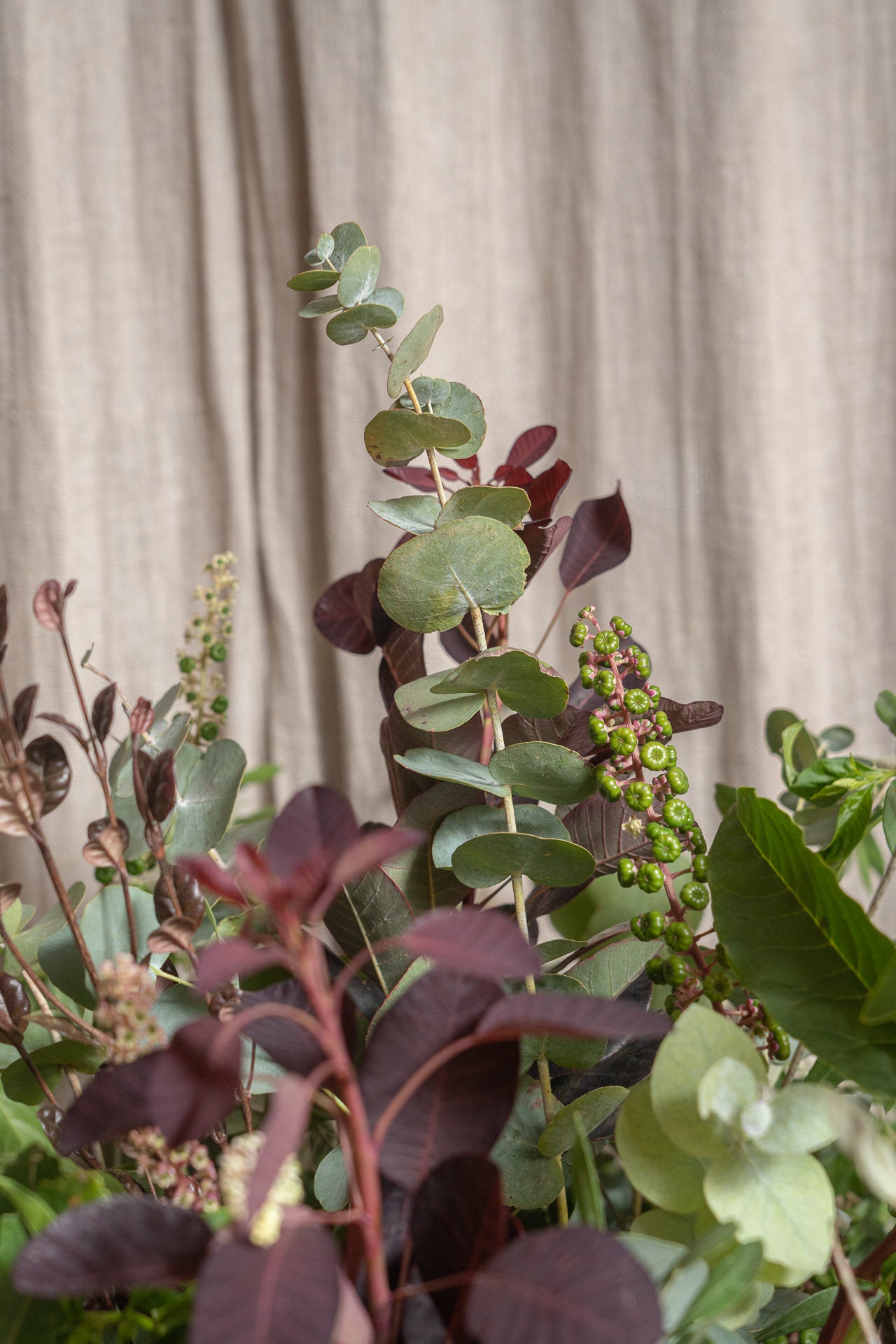 Capazo de Esparto con Verdes de Temporada 4