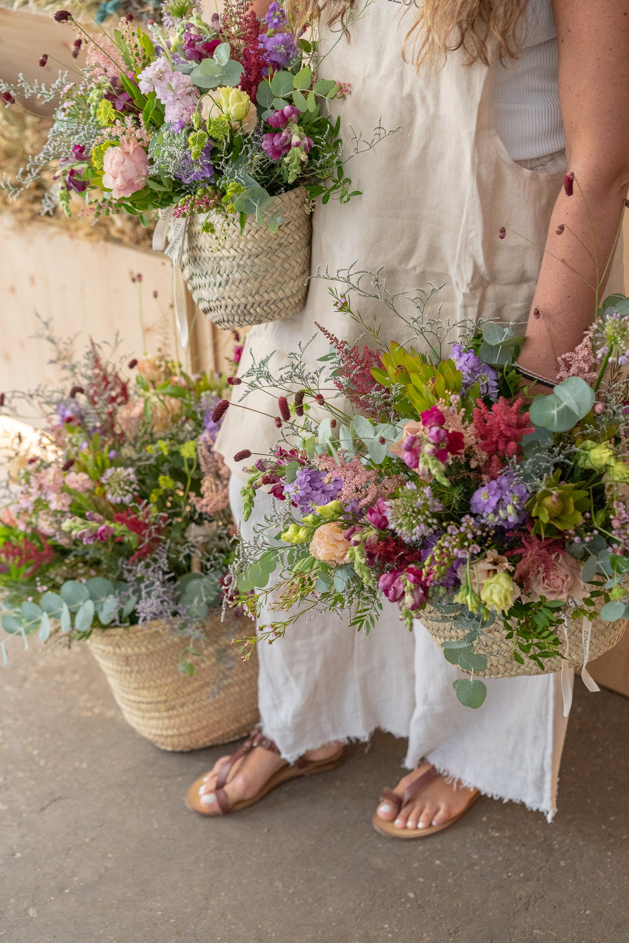 Cesto de Palma con Flores Frescas 3