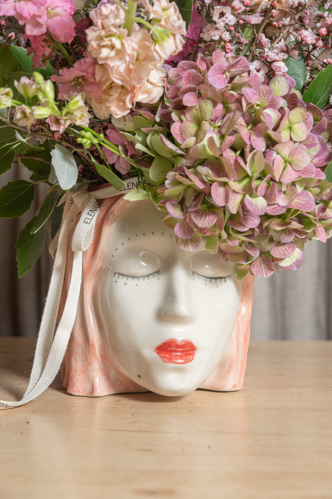 Jarrón Hécate con flores frescas 7