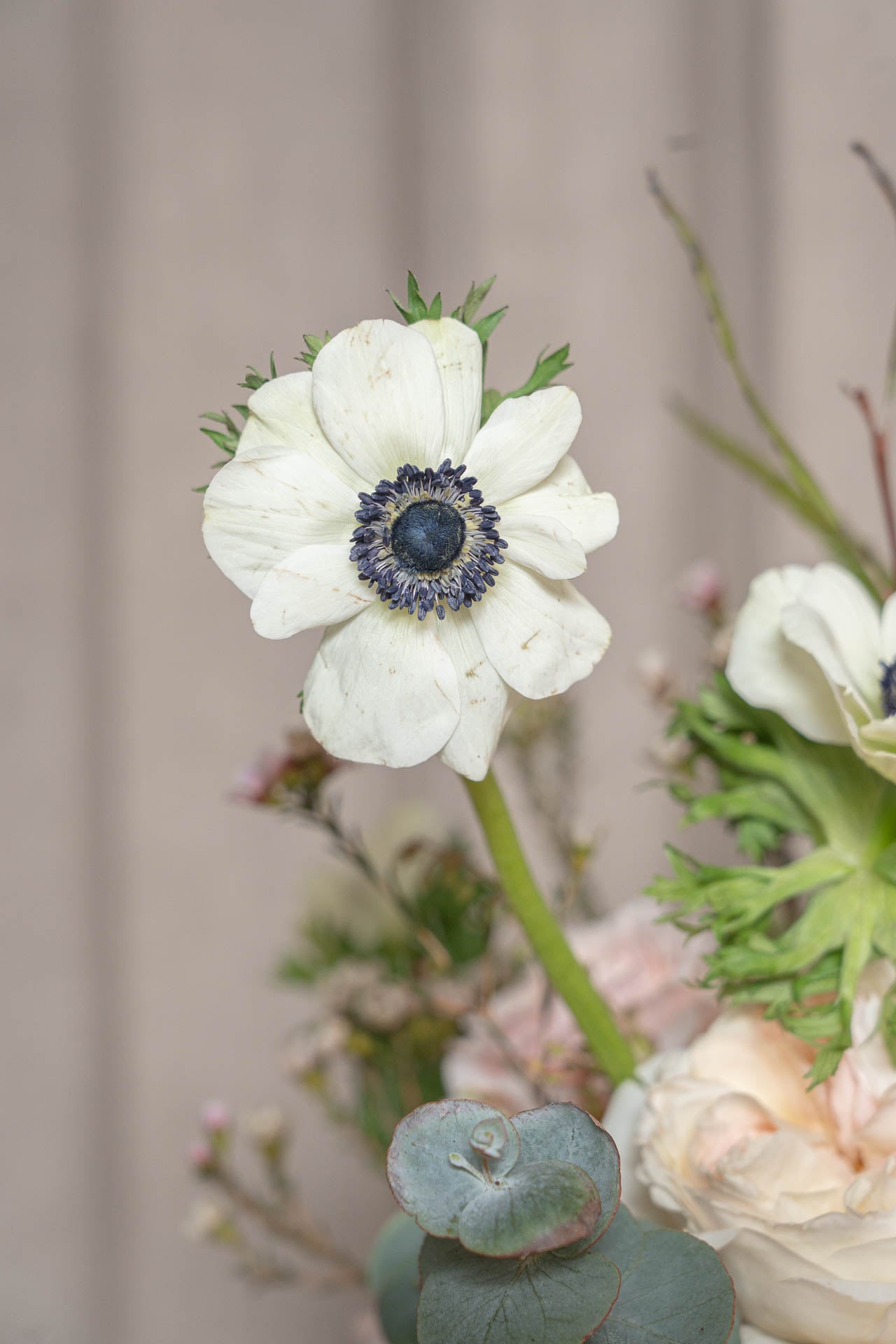Jarra de cerámica con Flores de Temporada 3