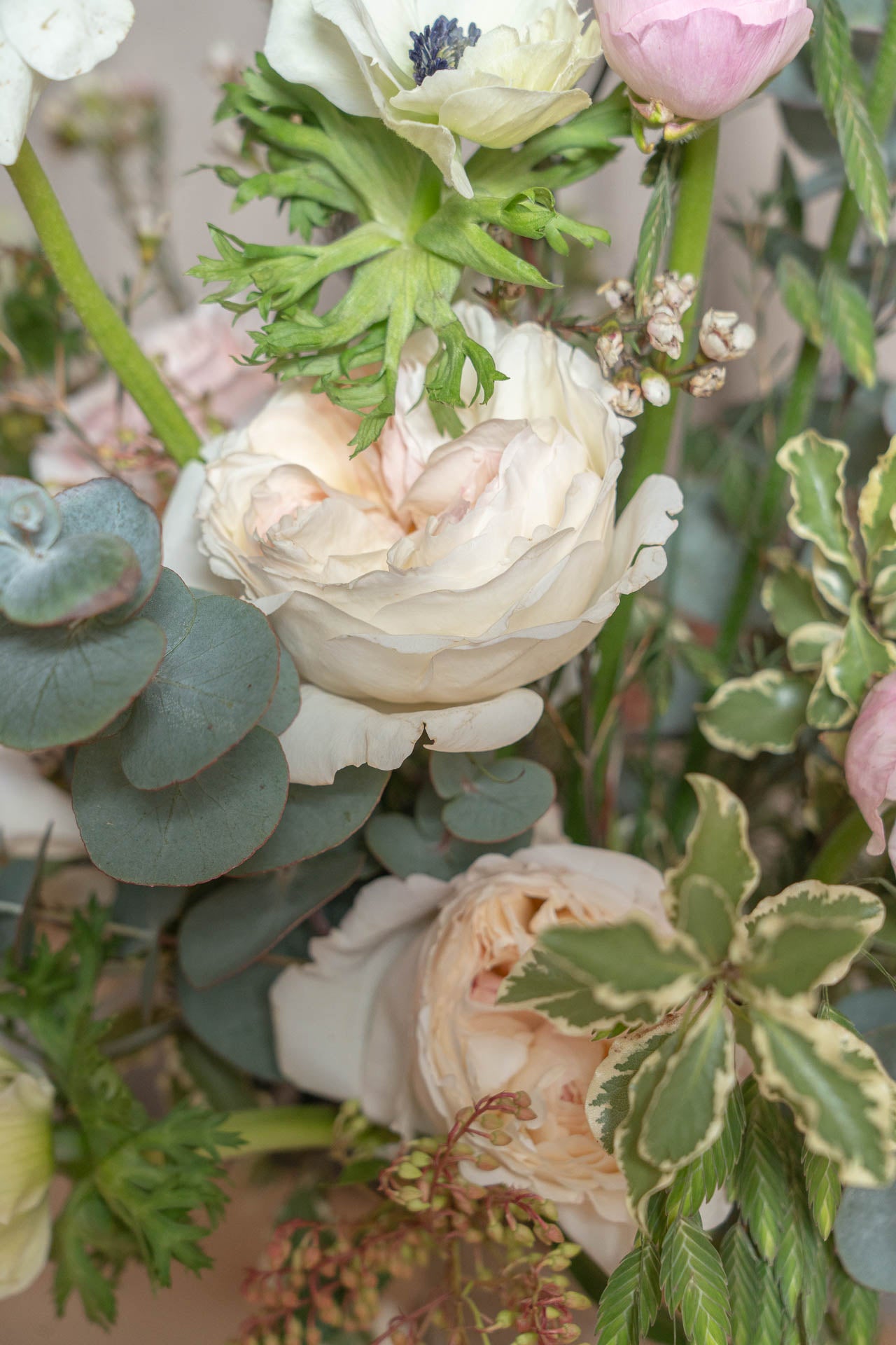 Jarra de cerámica con Flores de Temporada 4