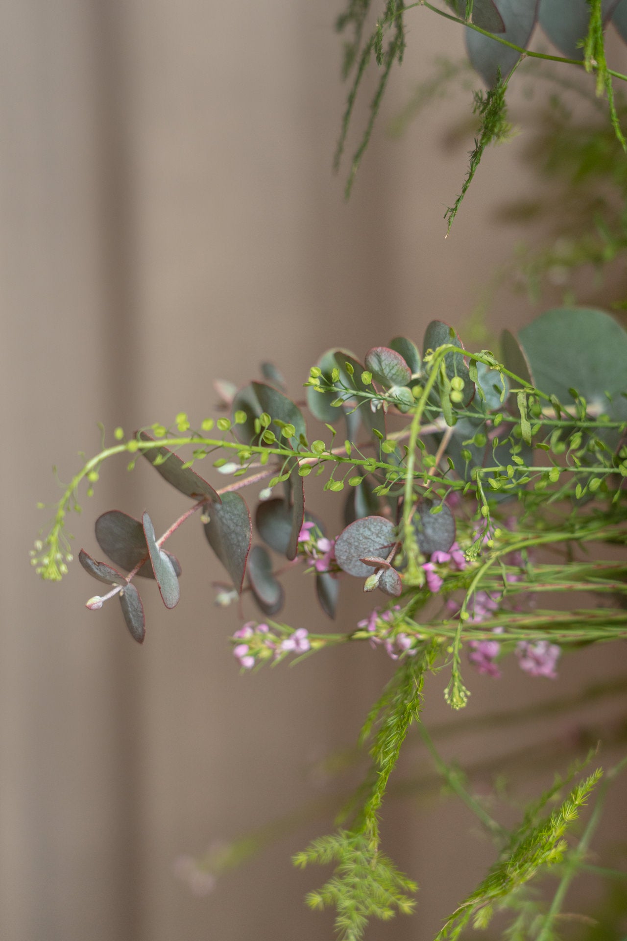 Jarrón de Madera con Verdes de Temporada 8